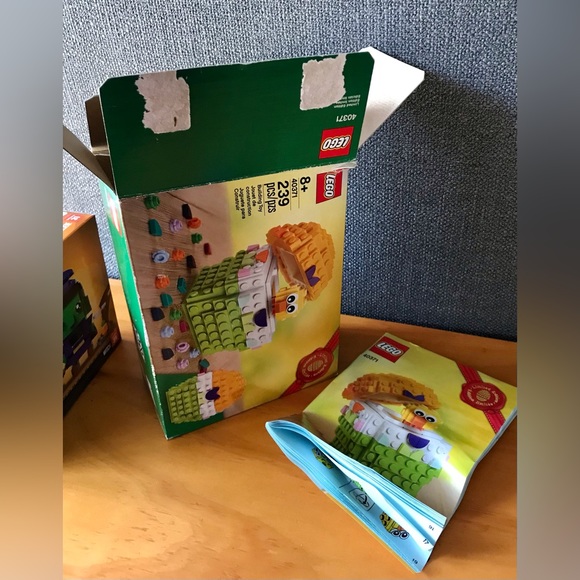 COMPLETE 2 Holiday LEGO Limited Ed Easter Chick Brick Headz Witch Building Block - Picture 5 of 5